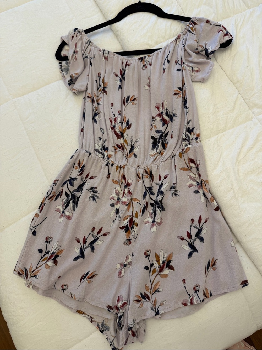 Kendall & Kylie Neutral Labeled Piece with Black Trim